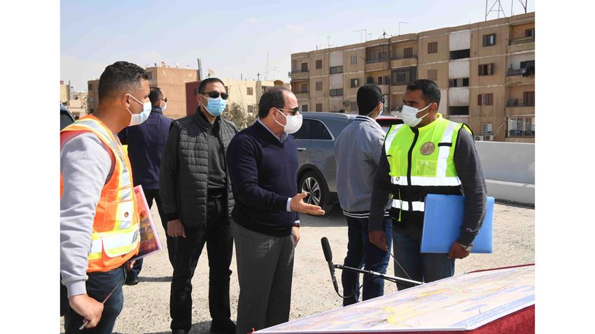 الرئيس عبد الفتاح السيسي يقوم بجولة تفقدية لأعمال تطوير الطرق والمحاور بشرق القاهرة 26-2-2021