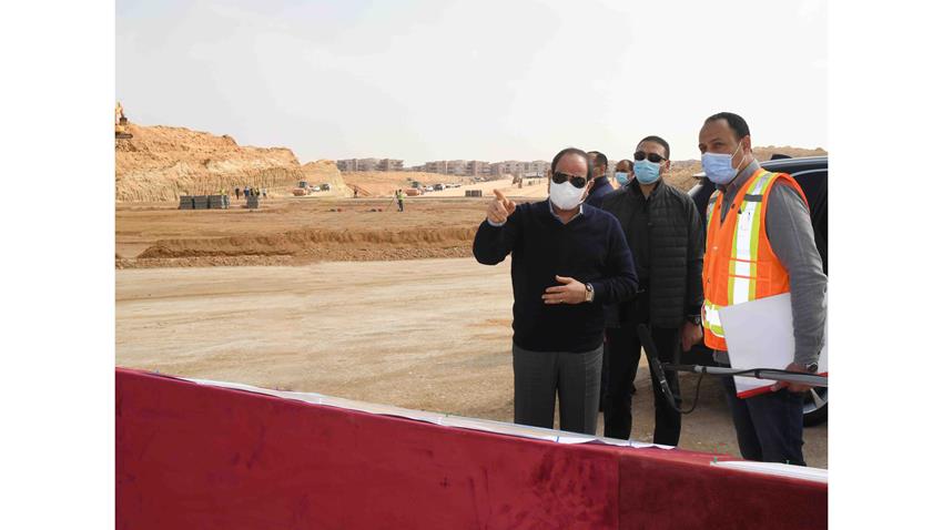 الرئيس عبد الفتاح السيسي يقوم بجولة تفقدية لأعمال تطوير الطرق والمحاور بشرق القاهرة 26-2-2021