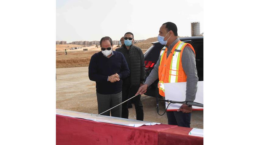 الرئيس عبد الفتاح السيسي يقوم بجولة تفقدية لأعمال تطوير الطرق والمحاور بشرق القاهرة 26-2-2021