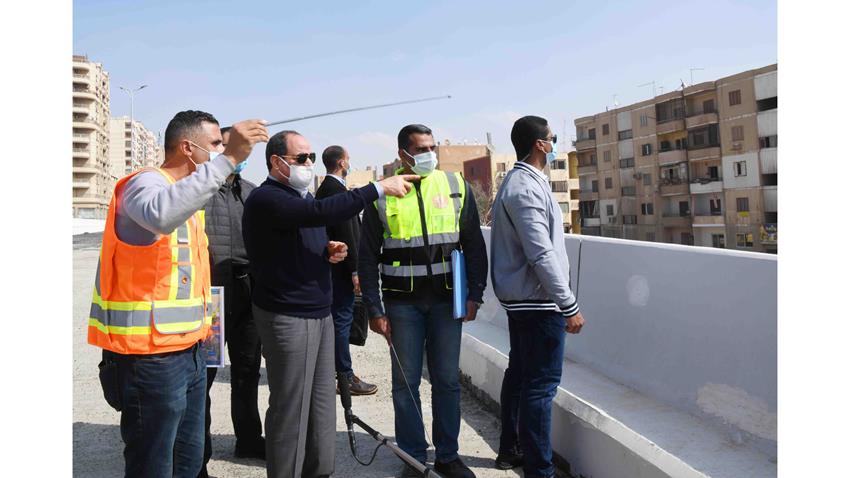 President El-Sisi Makes a Tour of Inspection of Roads and Axes Development Projects in East Cairo