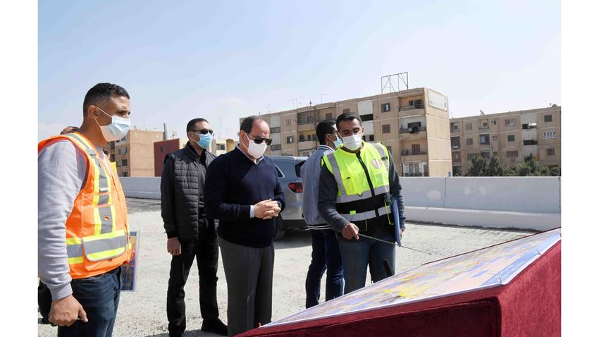 President El-Sisi Makes a Tour of Inspection of Roads and Axes Development Projects in East Cairo