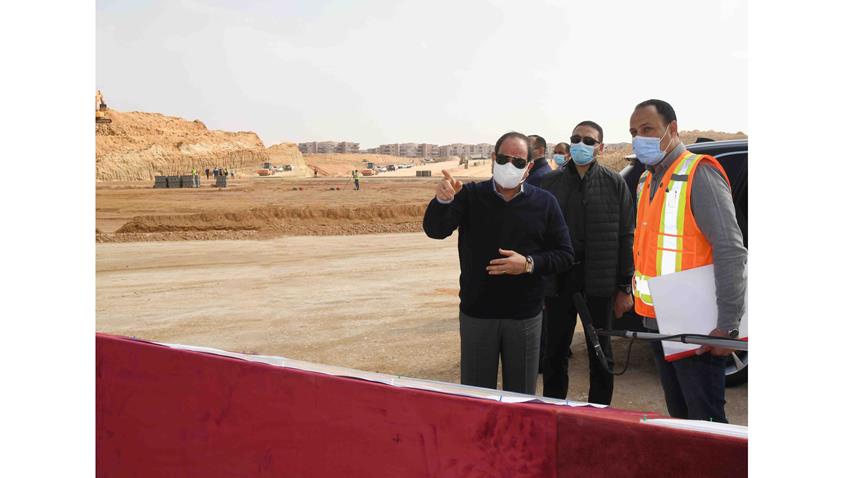 President El-Sisi Makes a Tour of Inspection of Roads and Axes Development Projects in East Cairo