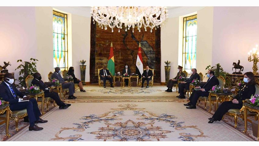 Le Président Al-Sissi accueille son homologue bisseau guinéen à Al-Ittihadiya