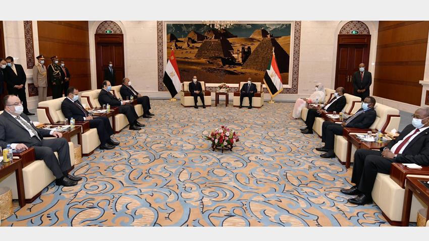 Le Président Al-Sissi rencontre le chef du conseil souverain de transition soudanais
