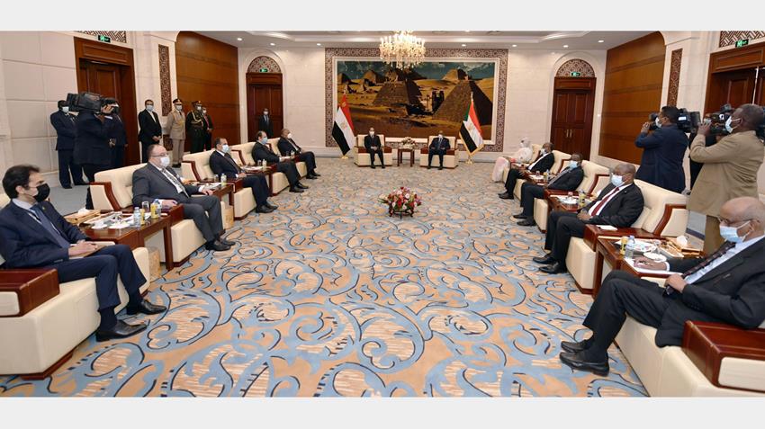 Le Président Al-Sissi rencontre le chef du conseil souverain de transition soudanais