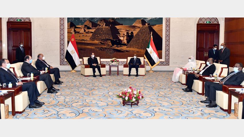 Le Président Al-Sissi rencontre le chef du conseil souverain de transition soudanais
