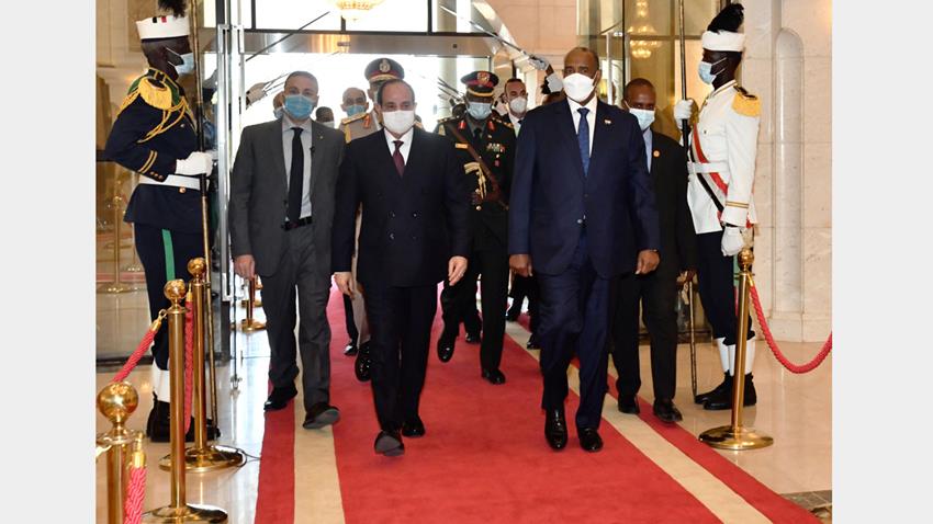 Le Président Al-Sissi rencontre le chef du conseil souverain de transition soudanais