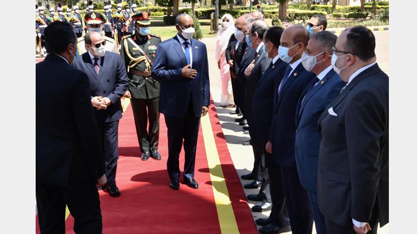 Le Président Al-Sissi rencontre le chef du conseil souverain de transition soudanais