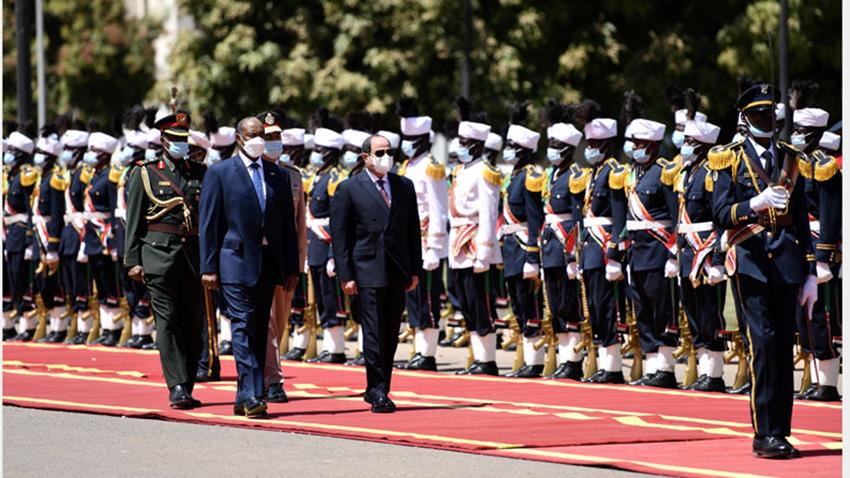 Le Président Al-Sissi rencontre le chef du conseil souverain de transition soudanais