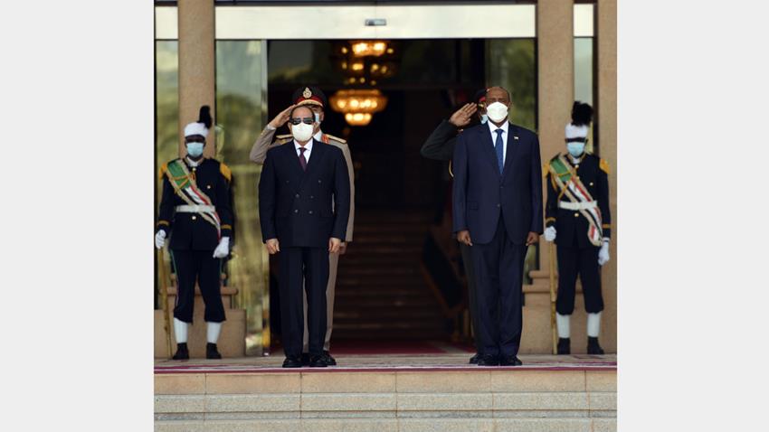 Le Président Al-Sissi rencontre le chef du conseil souverain de transition soudanais