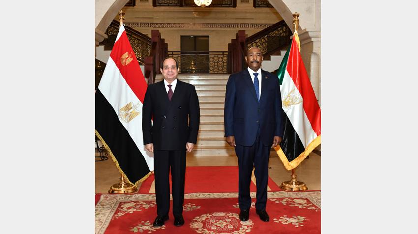 Le Président Al-Sissi rencontre le chef du conseil souverain de transition soudanais