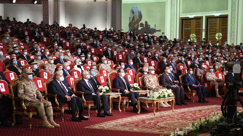 الرئيس عبد الفتاح السيسي يكرم أسر الشهداء خلال الندوة التثقيفية الثالثة والثلاثون للقوات المسلحة9-3-2021