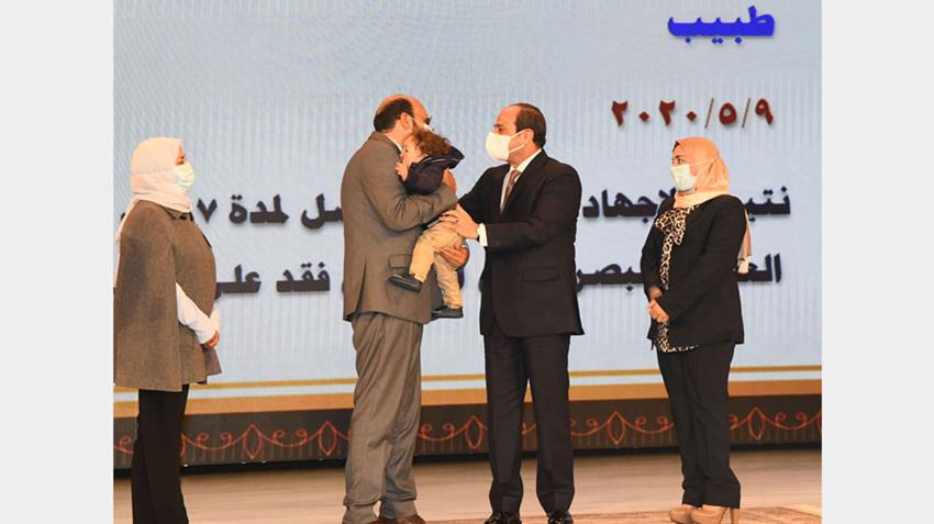 الرئيس عبد الفتاح السيسي يكرم أسر الشهداء خلال الندوة التثقيفية الثالثة والثلاثون للقوات المسلحة9-3-2021