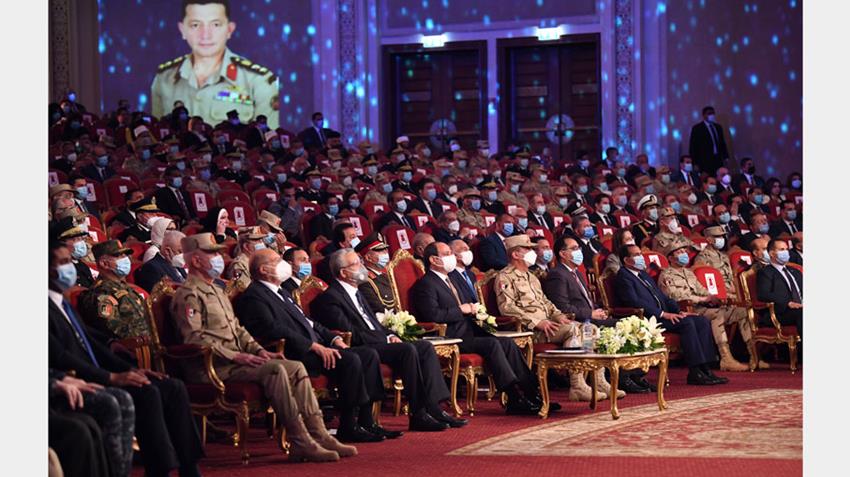 الرئيس عبد الفتاح السيسي يكرم أسر الشهداء خلال الندوة التثقيفية الثالثة والثلاثون للقوات المسلحة9-3-2021