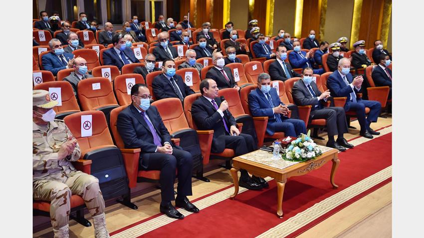 الرئيس عبد الفتاح السيسي يزور هيئة قناة السويس ويتفقد مركز التدريب والمحاكاة