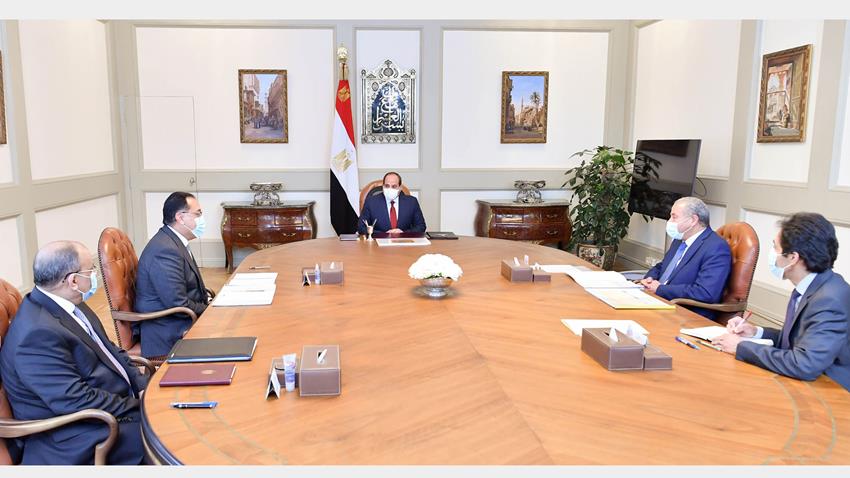 الرئيس عبد الفتاح السيسي يجتمع برئيس مجلس الوزراء ووزيري التموين والتنمية المحلية