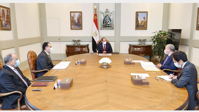 الرئيس عبد الفتاح السيسي يجتمع برئيس مجلس الوزراء ووزيري التموين والتنمية المحلية