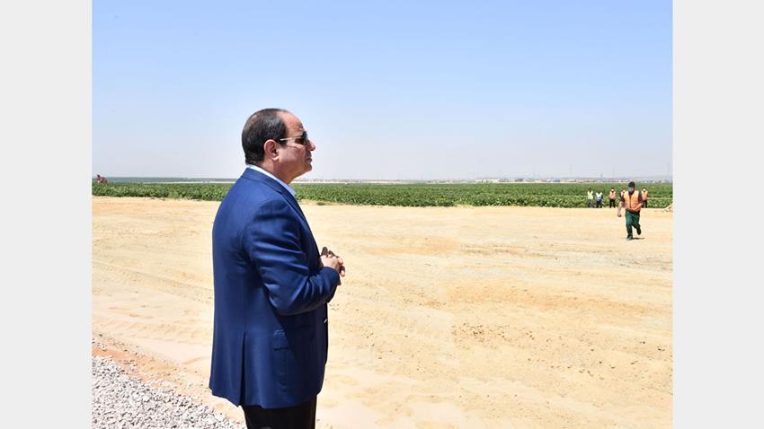 الرئيس عبد الفتاح السيسي يتفقد موسم الحصاد الزراعي بمشروع مستقبل مصر 6-4-2021