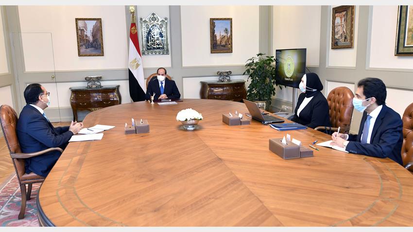 الرئيس عبد الفتاح السيسي يجتمع برئيس مجلس الوزراء ووزيرة التجارة والصناعة