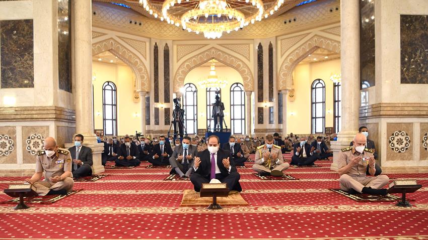 الرئيس عبد الفتاح السيسي يؤدي صلاة الجمعة بمسجد المشير طنطاوي