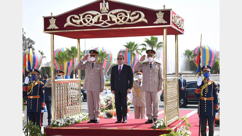 الرئيس عبد الفتاح السيسي يضع إكليل من الزهور على قبر الجندي المجهول25-4-2021