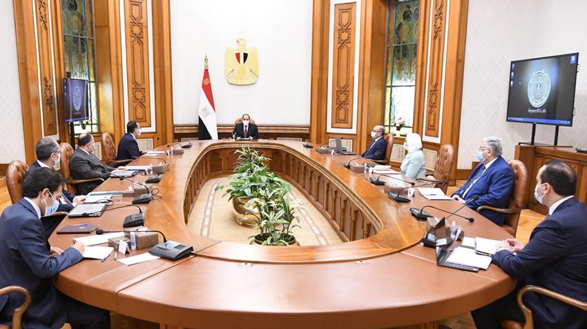 الرئيس عبد الفتاح السيسي يجتمع برئيس مجلس الوزراء وعدد من الوزراء والمسئولين
