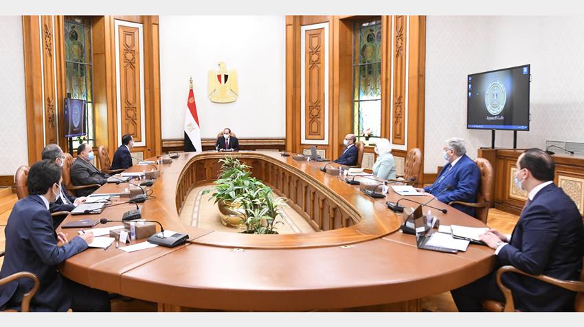 الرئيس عبد الفتاح السيسي يجتمع برئيس مجلس الوزراء وعدد من الوزراء والمسئولين