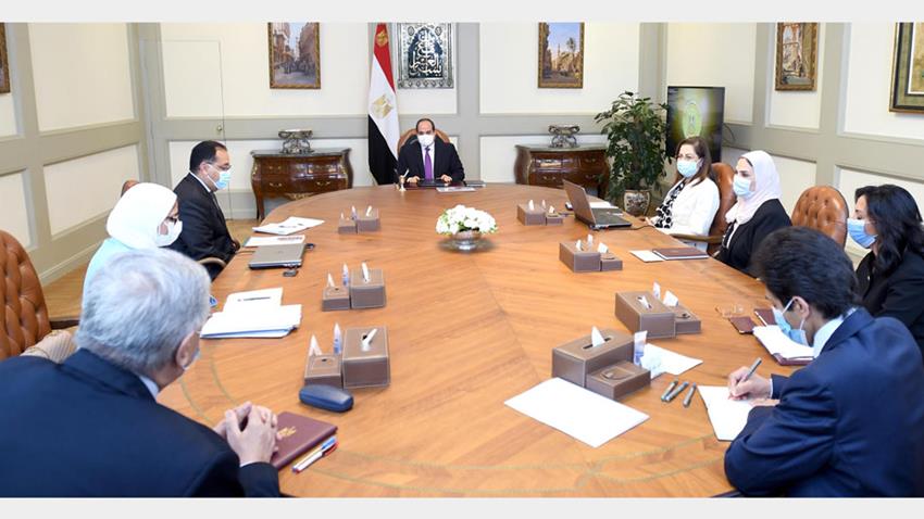 الرئيس عبد الفتاح السيسي يجتمع برئيس مجلس الوزراء وعددٍ من الوزراء والمسئولين