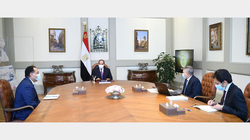 الرئيس عبد الفتاح السيسي يجتمع برئيس مجلس الوزراء ورئيس هيئة قناة السويس