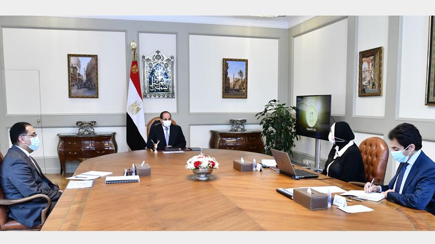 Le Président Al-Sissi se réunit avec le PM et Mme le ministre du commerce