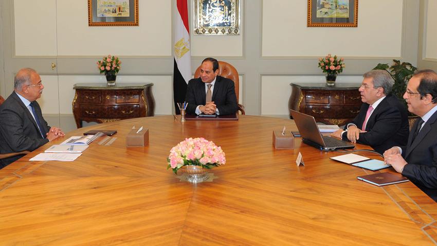 اجتمع الرئيس عبد الفتاح السيسي اليوم مع السيد عمرو الجارحي وزير المالية