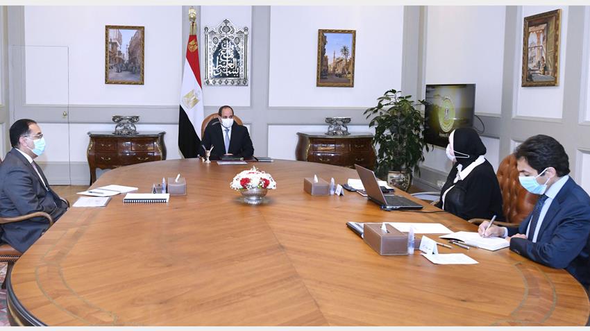 Le Président Al-Sissi se réunit avec le PM et Mme le ministre du commerce