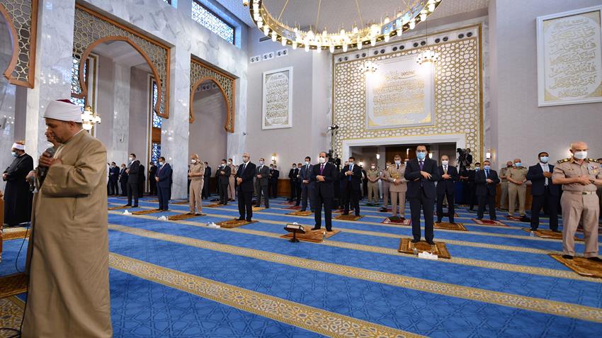 الرئيس عبد الفتاح السيسي يؤدي صلاة عيد الفطر المبارك‎ من مسجد الماسة بمدينة العلمين الجديدة