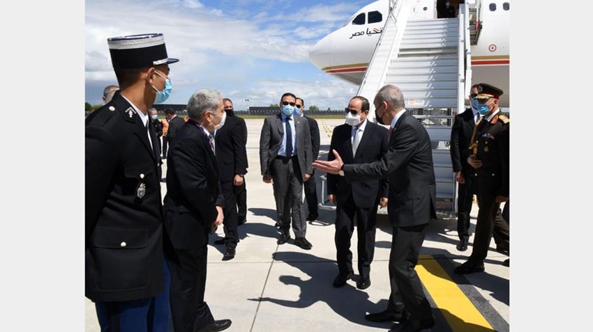 الرئيس عبد الفتاح السيسي يصل إلى مطار أورلي بالعاصمة الفرنسية باريس