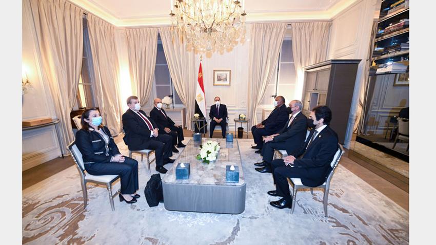الرئيس عبد الفتاح السيسي يستقبل الرئيس التنفيذي لشركة داسو للصناعات الجوية بمقر إقامته في باريس
