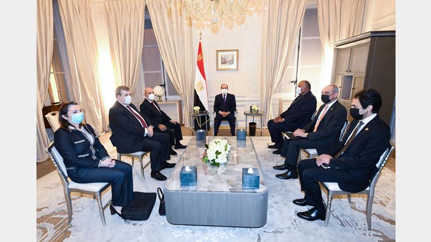 الرئيس عبد الفتاح السيسي يستقبل الرئيس التنفيذي لشركة داسو للصناعات الجوية بمقر إقامته في باريس