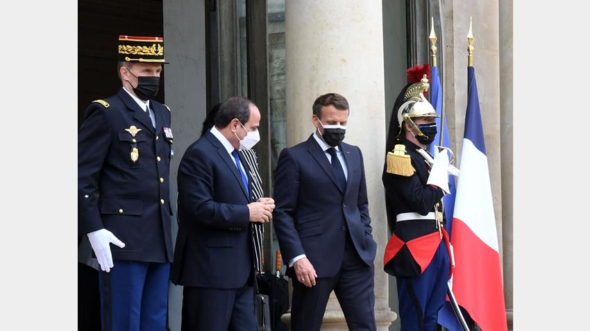 الرئيس عبد الفتاح السيسي يلتقي الرئيس الفرنسي بقصر الإليزيه في العاصمة الفرنسية باريس 17/05/2021