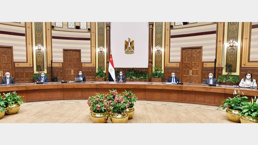 الرئيس عبد الفتاح السيسي يجتمع برئيس مجلس الوزراء والمجموعة الوزارية والمسؤولين عن مبادرة حياة كريمة