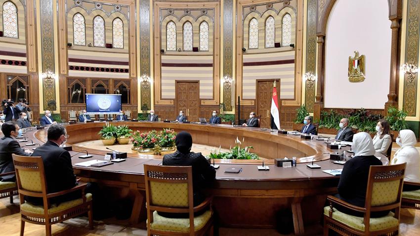 الرئيس عبد الفتاح السيسي يجتمع برئيس مجلس الوزراء والمجموعة الوزارية والمسؤولين عن مبادرة حياة كريمة
