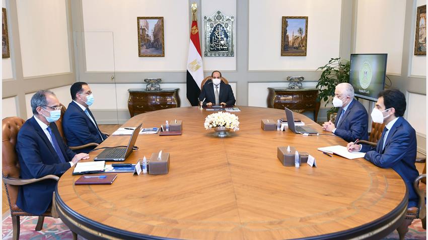 President El-Sisi Meets with PM and Ministers of Education and Communications
