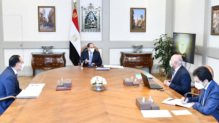 الرئيس عبد الفتاح السيسي يجتمع برئيس مجلس الوزراء ووزير النقل