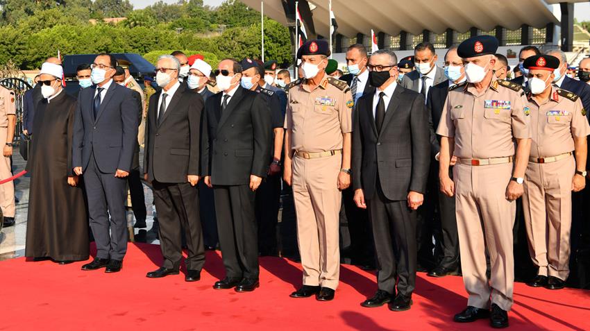 الرئيس عبد الفتاح السيسي يتقدم جنازة السيدة جيهان السادات قرينة الرئيس الراحل محمد انور السادات 9/7/2021
