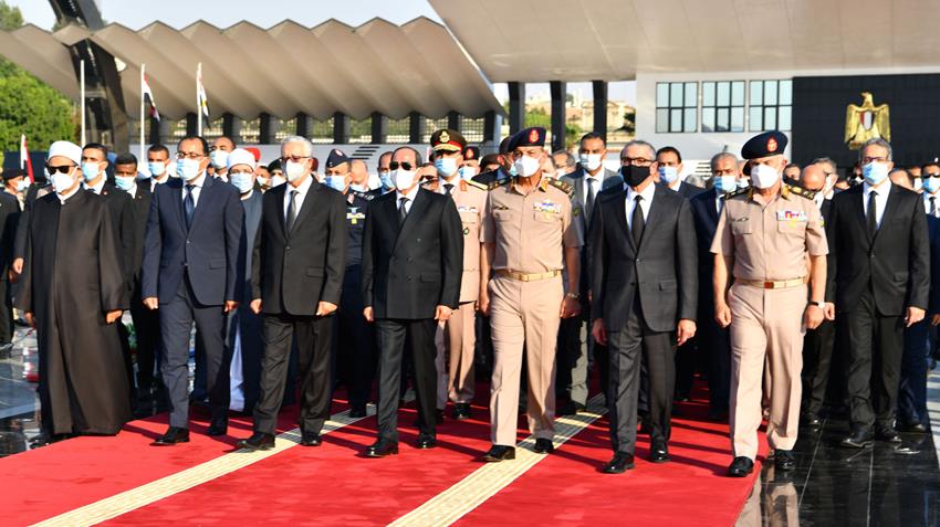 الرئيس عبد الفتاح السيسي يتقدم جنازة السيدة جيهان السادات قرينة الرئيس الراحل محمد انور السادات 9/7/2021