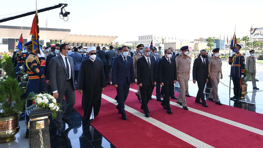 الرئيس عبد الفتاح السيسي يتقدم جنازة السيدة جيهان السادات قرينة الرئيس الراحل محمد انور السادات 9/7/2021