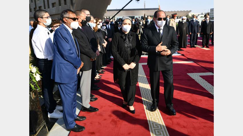 الرئيس عبد الفتاح السيسي يتقدم جنازة السيدة جيهان السادات قرينة الرئيس الراحل محمد انور السادات