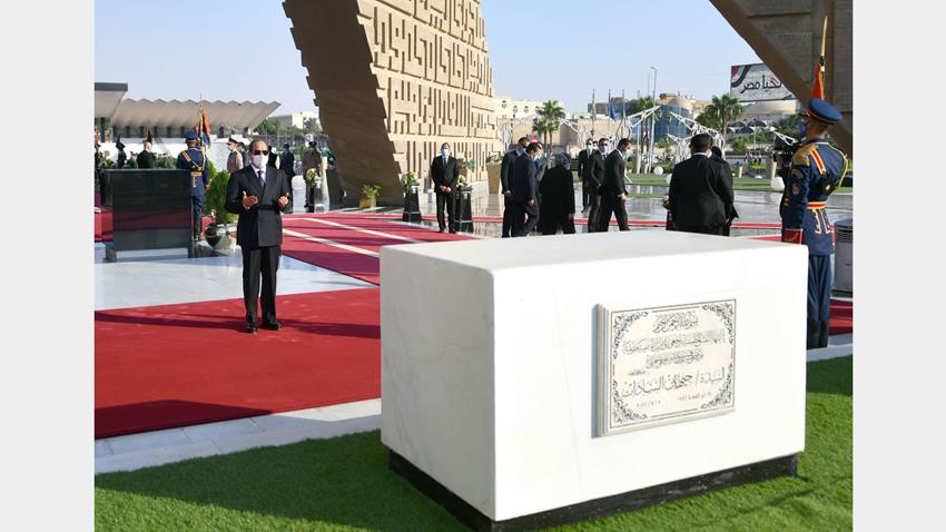 الرئيس عبد الفتاح السيسي يتقدم جنازة السيدة جيهان السادات قرينة الرئيس الراحل محمد انور السادات