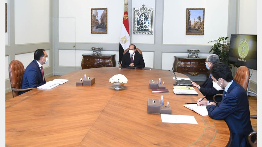 الرئيس عبد الفتاح السيسي يجتمع برئيس مجلس الوزراء ووزير الكهرباء والطاقة المتجددة  10/07/2021