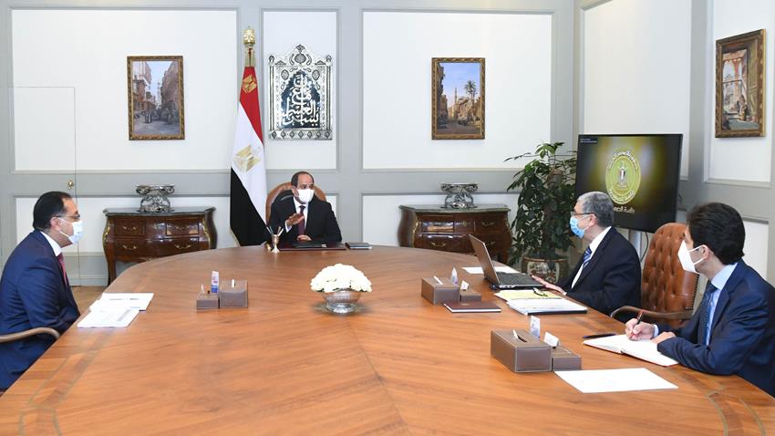 الرئيس عبد الفتاح السيسي يجتمع برئيس مجلس الوزراء ووزير الكهرباء والطاقة المتجددة  10/07/2021