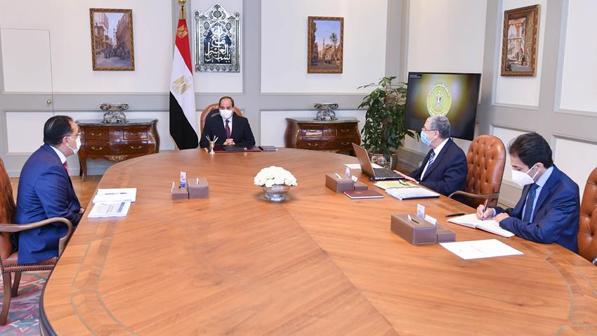 الرئيس عبد الفتاح السيسي يجتمع برئيس مجلس الوزراء ووزير الكهرباء والطاقة المتجددة  10/07/2021