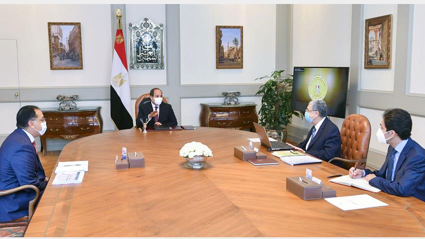 الرئيس عبد الفتاح السيسي يجتمع برئيس مجلس الوزراء ووزير الكهرباء والطاقة المتجددة  10/07/2021
